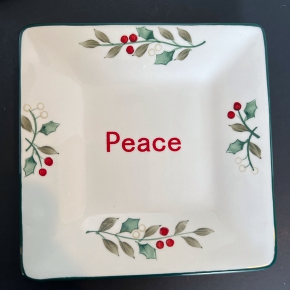 Pfaltzgraff Winterberry Appetizer Plates Set of 3 - Picture 3 of 7